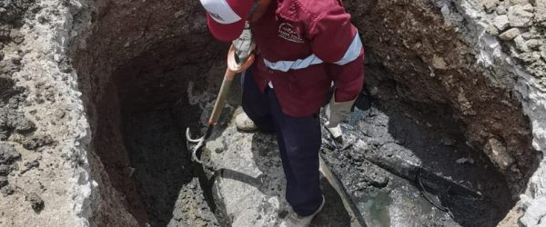 Personal de la Dirección de Agua Potable y Alcantarillado del H. Ayuntamiento de Santa Lucía del Camino, realiza trabajos de construcción de registro sanitario calle Ricardo Flores Magón de la col. Aquíles Serdán.