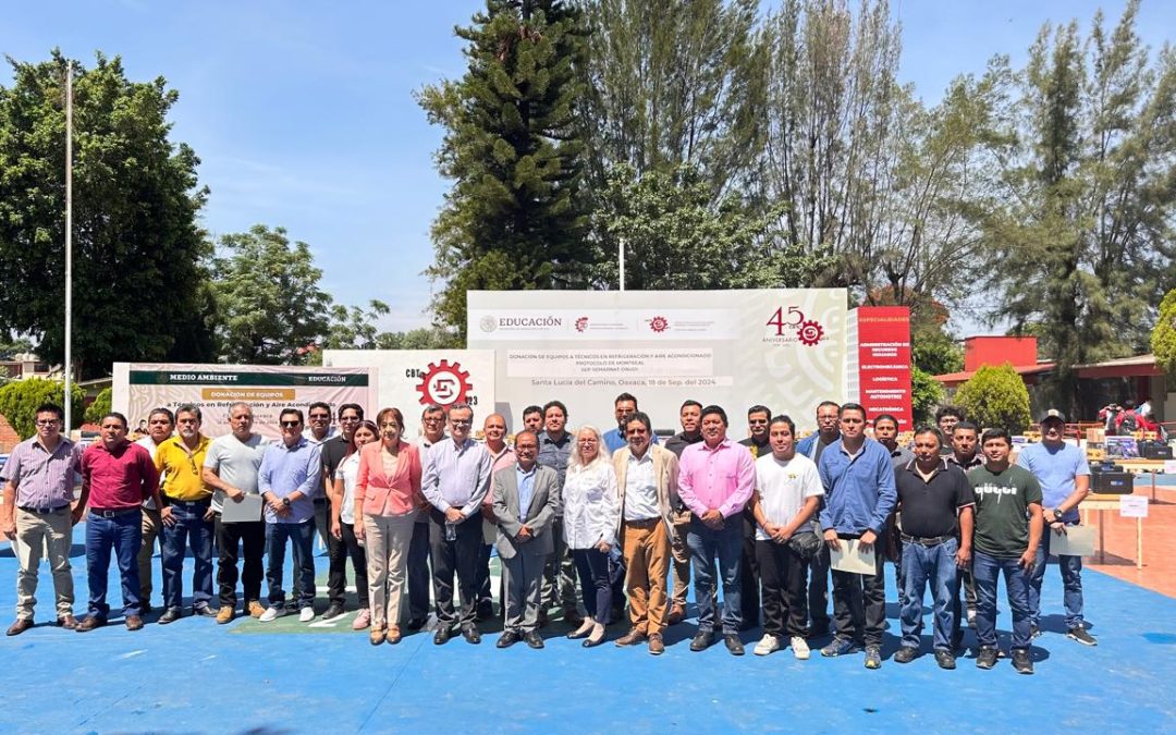 En representación del Presidente Municipal de Santa Lucía del Camino, Juan Carlos García Márquez; el Síndico Hacendario Rubén Cruz García, asistió a la capacitación y entrega del donativo de equipos a técnicos en refrigeración y aire acondicionado con lineamientos al protocolo de Montreal